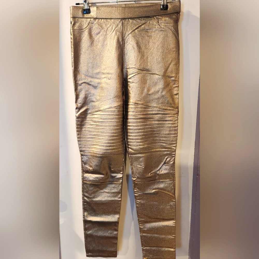 Shiny metallic gold leggings